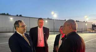 Enviado do Papa visita prisioneiros russos na Ucrânia para levar mensagem de paz
