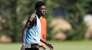 Vitão reforça briga por vaga na defesa do Flamengo e valoriza amistosos: "Avaliação positiva"