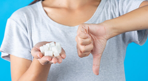 O que acontece com o corpo quando você corta o açúcar? Nutricionista explica as mudanças