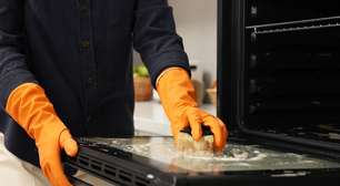 Nem bicarbonato, nem detergente: esse é o truque caseiro para limpar o forno com dois ingredientes que temos na cozinha
