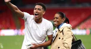 'Me mantenho humilde porque a tenho por perto': o papel fundamental da mãe de Jude Bellingham no controle emocional e no sucesso na carreira do craque de 23 anos da Inglaterra