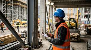 Técnico em segurança do trabalho passa o dia procurando riscos que outras pessoas não percebem antes que eles causem acidentes