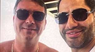 Foto divulgada por site de Flávio Bolsonaro com chefe de milícia gera polêmica nos bastidores políticos