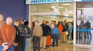 Fila do INSS deixa segurados à espera de aposentadorias e auxílios