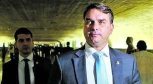 Flávio diz confiar no sistema eleitoral, mas não explica informação falsa dada à embaixadores