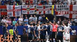 Arbitragem de Inglaterra x Argentina irrita torcedores na web: "Vergonhosa"