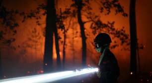 Bombeiro confessa envolvimento em incêndio florestal e causa revolta na França