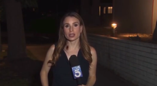 Barata voadora pousa em repórter de televisão durante entrada ao vivo