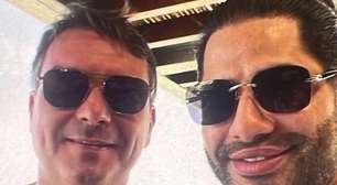 Flávio Bolsonaro tem foto com 'Sicário' divulgada por site, mas senador alega não conhecer o chefe da milícia de Vorcaro