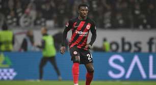 Aurélio Buta desembarca na capital paulista para assinar com o São Paulo