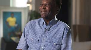 Autógrafo do Pelé de 1966 e avaliado em R$ 50 mil: vai a leilão um item histórico de mais de 7 décadas com assinatura do 'Rei'; peça passa bem longe do futebol