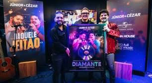 Júnior e Cézar recebem Disco de Diamante por 'Cheiro de Culpado'