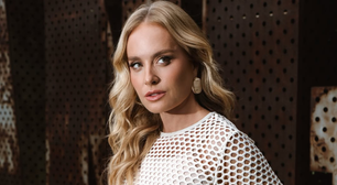 Angélica prova ar fashion do look branco com vestido de tricô de R$ 1,2 mil e cinto de corda