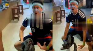 Torcedor argentino é filmado imitando macaco para jovem negro enquanto assistiam semifinal da Copa do Mundo na Bahia
