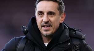 Ídolo inglês volta a criticar zaga da Argentina: "Os dois deveriam abraçar o Messi a cada minuto"
