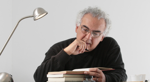 'Literatura é também uma forma de vingança', diz Milton Hatoum sobre trilogia ambientada na ditadura