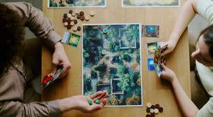 O valor do papelão: por que o seu cérebro implora por hobbies que te façam desacelerar?