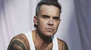 Robbie Williams se apresenta ao lado de Laura Pausini e Nicole Scherzinger no final da Copa do Mundo