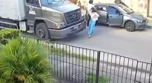 Vídeo: No Recife, mulher tenta escapar de assalto e acaba atropelada por caminhão