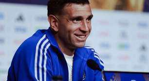 Dibu Martínez revela conversa com Lionel Scaloni antes da Copa do Mundo