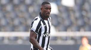 Botafogo debate rescisão de Bastos após ausência