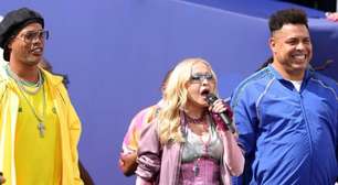 Madonna leva Ronaldo Fenômeno e Ronaldinho Gaúcho à sua performance no intervalo do final da Copa do Mundo