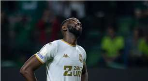 Criciúma tenta repatriar Yannick Bolasie, mas salário trava negociação com a Chapecoense