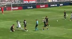 Jogador inglês com fama de "brigão" é expulso em amistoso; veja o vídeo
