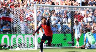 Espanha domina, bate Argentina em despedida de Messi e conquista o bi da Copa do Mundo