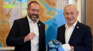 Netanyahu declara torcida para Argentina na final da Copa do Mundo após ganhar camisa de embaixador