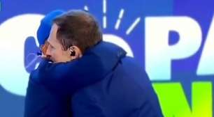 Tiago Leifert reage após vidente prever ao vivo sua saída do SBT: 'Vou ficar aqui'