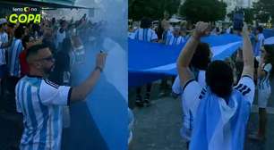 Com bandeirão e fogos, torcida da Argentina lota Copacabana antes da final da Copa