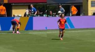 Cucurella repete superstição antes da final da Copa a pedido de campeão em 2010; assista