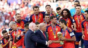 Trump e Infantino são vaiados antes da entrega da taça da Copa do Mundo
