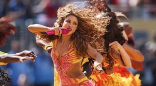 Shakira usa look com mais de 200 mil cristais Swarovski na final da Copa do Mundo