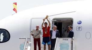 Bicampeã mundial, Espanha desembarca em Madri e terá dia festivo pelas ruas