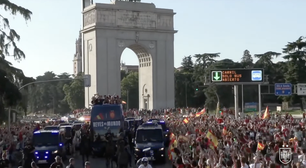 'Somos os reis do mundo': seleção da Espanha arrasta multidão em festa por título da Copa em Madri