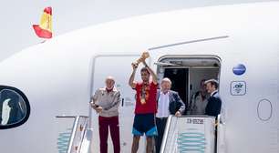 Seleção da Espanha chega a Madri com a taça após vencer a Copa do Mundo de 2026