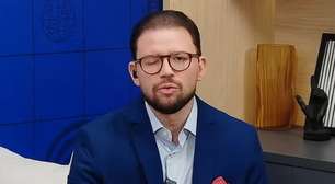 Apresentador fica com um olho fechado após procedimento estético: "Esperar meses"