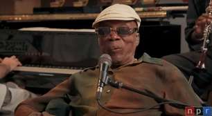 Milton Nascimento recebe alta hospitalar após 5 dias internado