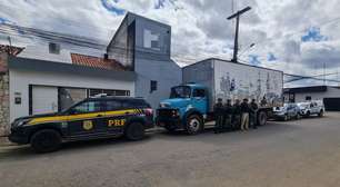 Dupla tenta fugir, mas é detida com caminhão roubado na BR-232, em Custódia (PE)