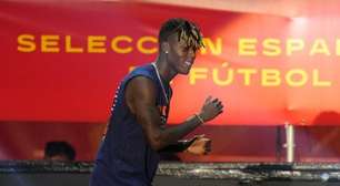 Nico Williams surpreende ao escolher funk brasileiro em festa do título da Espanha; veja