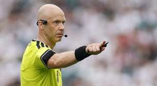 Anthony Taylor anuncia aposentadoria após mais de duas décadas na arbitragem