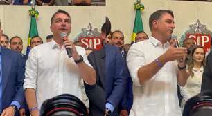 Flávio Bolsonaro recorda trajetória na política ao ser festejado em convenção com Tarcísio e Derrite em SP