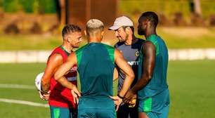 Clube inglês cancela treino e reforça segurança para evitar jogador "revoltado"