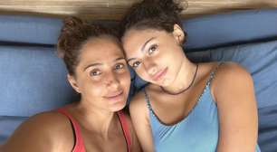 'É engraçado falar isso...': aos 18 anos hoje, linda filha de Camila Pitanga faz rara aparição na TV e conta hábito da atriz que transformou a relação