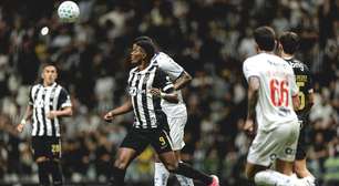 Domínguez cita busca por centroavante, mas admite limitação financeira do Atlético