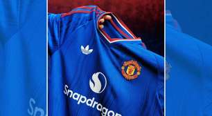 Vídeo: Manchester United lança nova camisa reserva azul para a temporada 2026/27