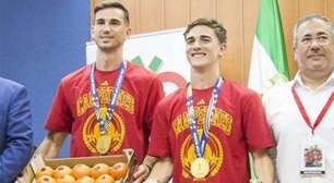 Vídeo: campeões do mundo com a Espanha ganham premiação em tomate!