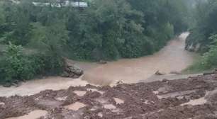 Chuva encobre ponte provisória e isola moradores no interior de Caxias do Sul